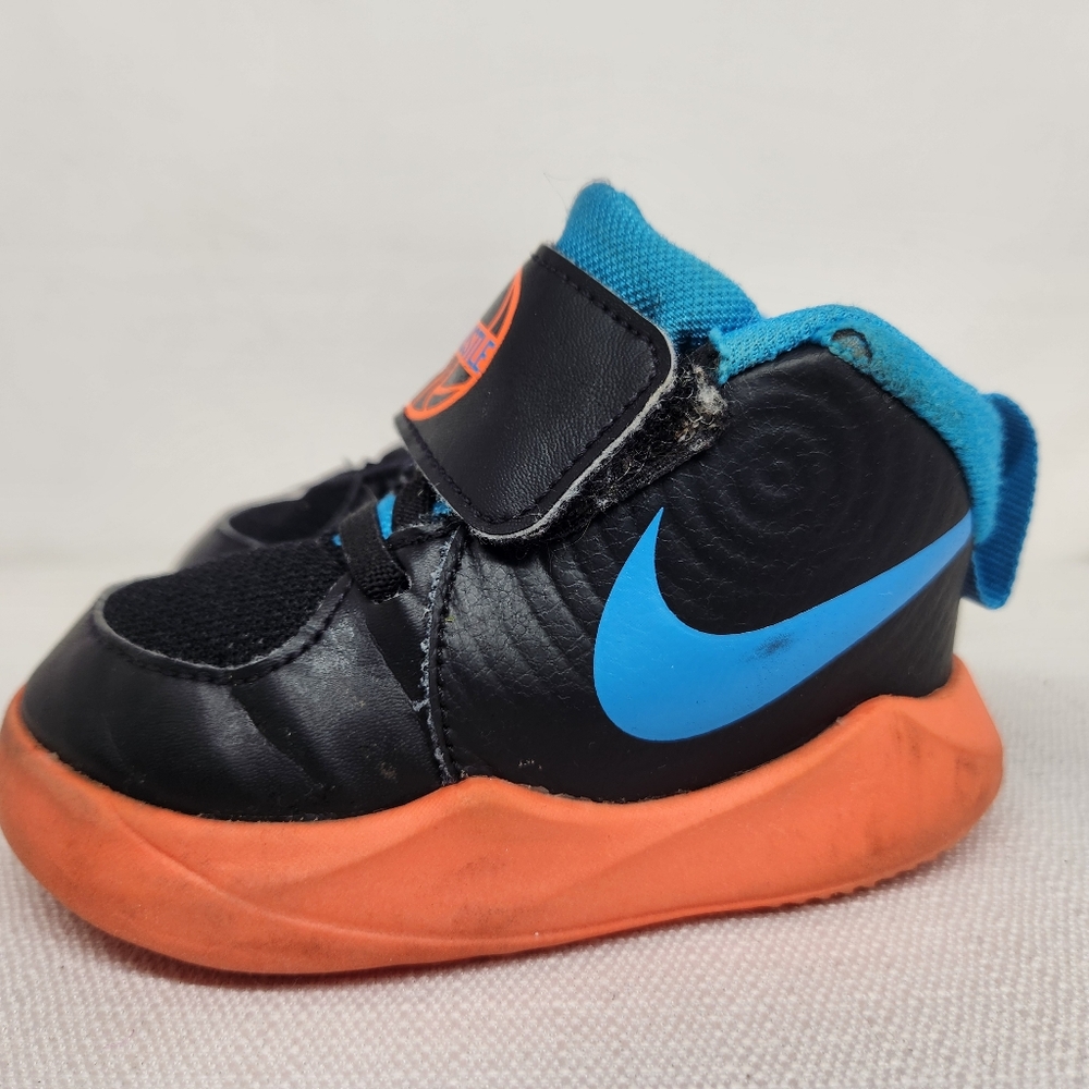 NIKE “Team Hustle D9 (TD)” Toddler Baby Boy’s Black Blue Orange Sneakers Size 5C